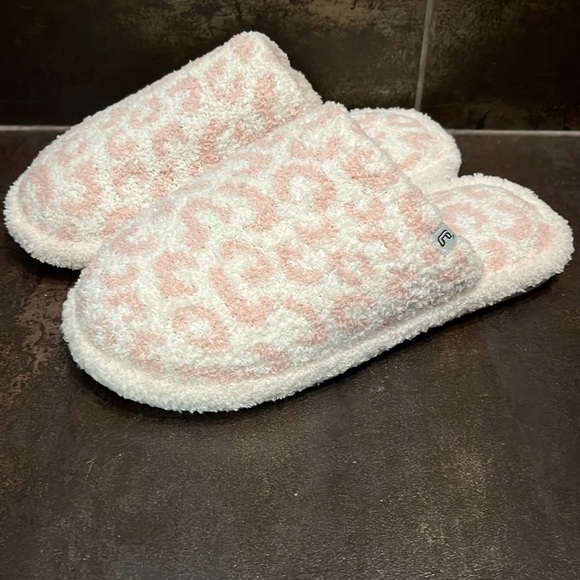 Slippers pink leopard print small/medium NWOT - Picture 1 of 4